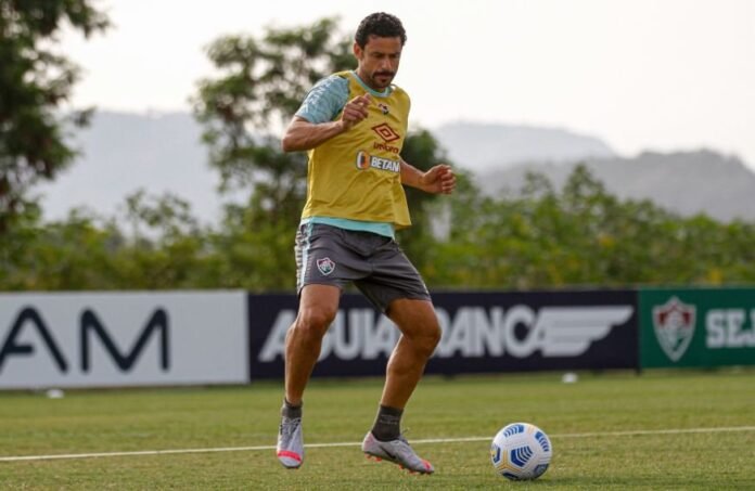 Elenco do Fluminense se reapresenta após folga
