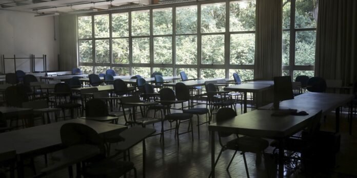 Senado aprova PEC que flexibiliza gastos na educação em 2020 e 2021