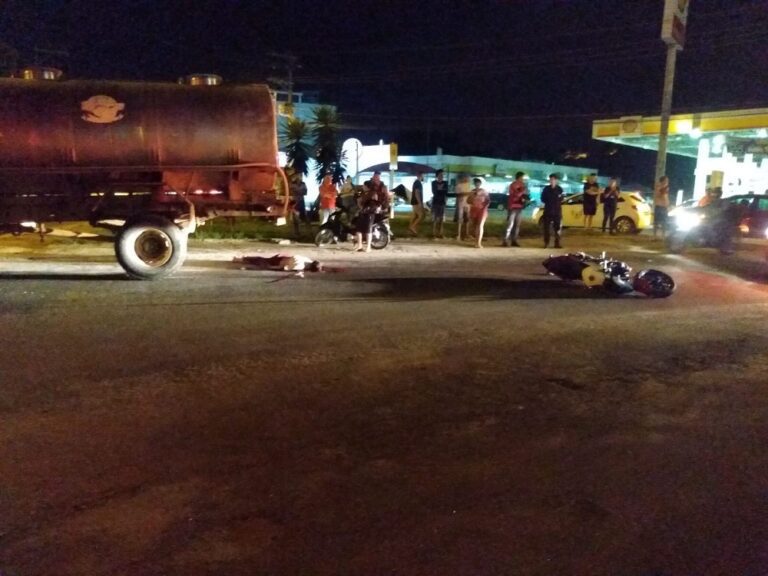 Trevo do BNH: motociclista bate em caminhão de cooperativa de leite e morre