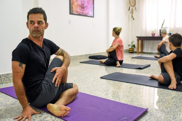 Yoga proporciona saúde, equilíbrio, paz e qualidade de vida, garante professor