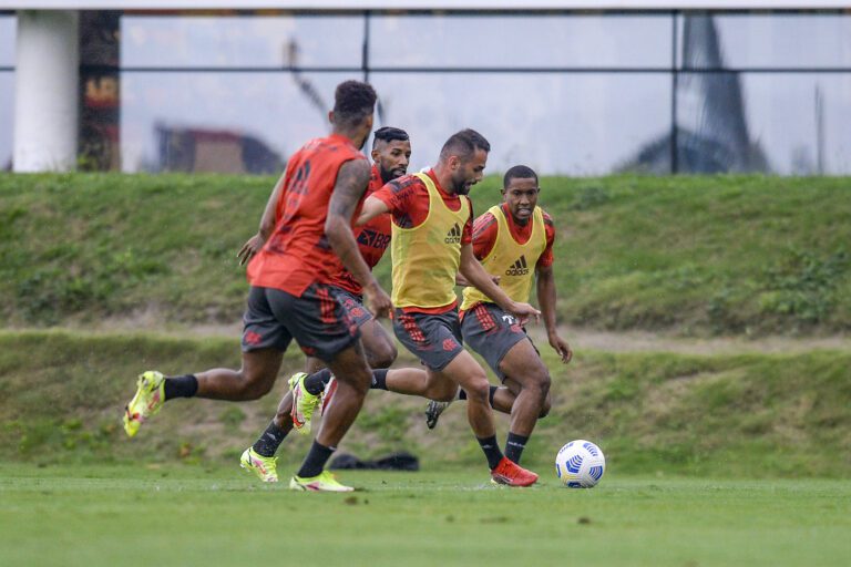 Após vitória sobre o Athletico-PR, Flamengo se reapresenta com novidade