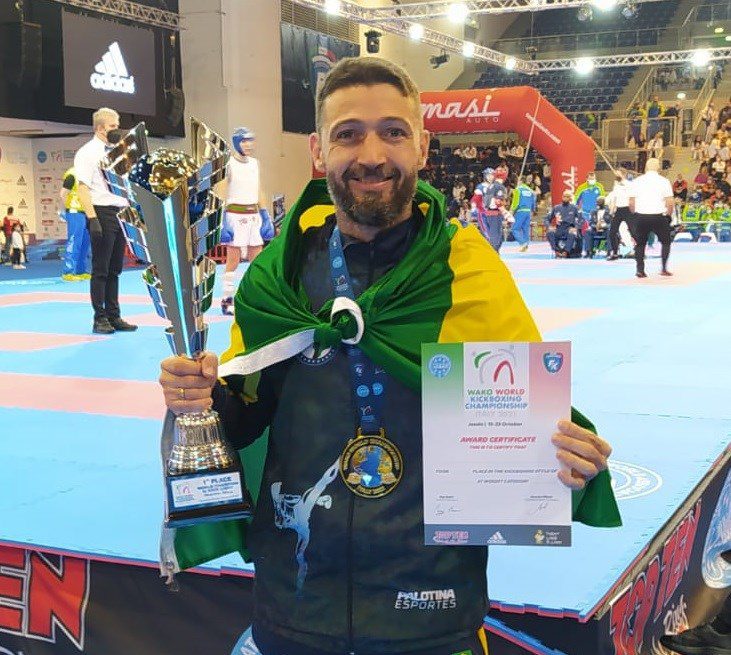 Edson Venturatto conquista ouro no Campeonato Mundial de Kickboxing