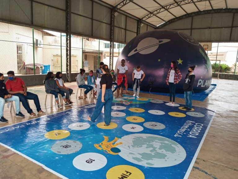 Escola de Guarapari recebe planetário para aprendizagem sobre Astronomia