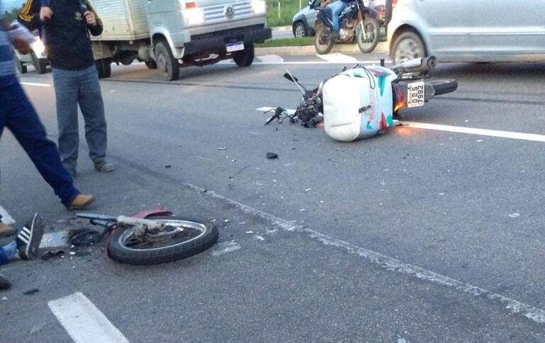 Motoboy morre após colidir com caminhão em Morro Grande