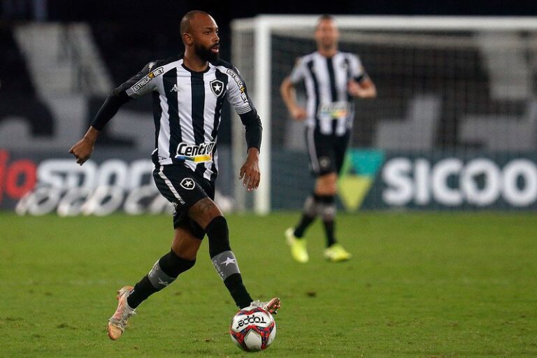 Chay tem lesão no tornozelo confirmada e vira desfalque no Botafogo