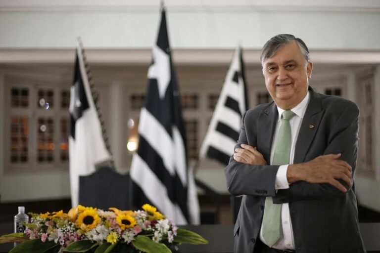 Presidente do Botafogo garante pagamentos atrasados