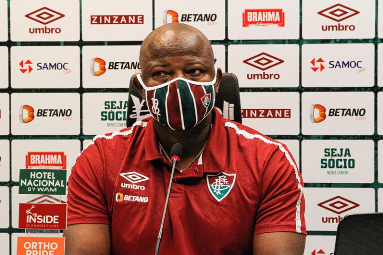 Marcão diz que torcida não teve influência em derrota do Fluminense