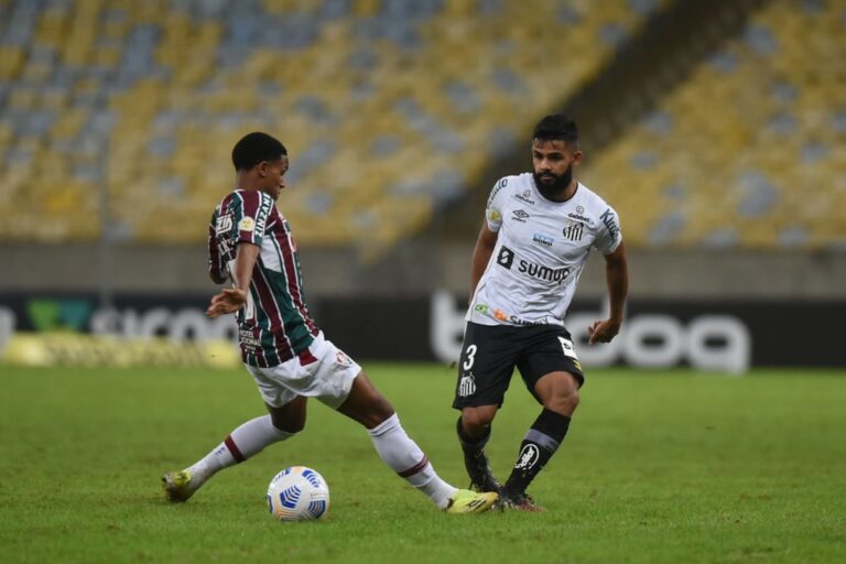 Santos recebe o Fluminense em jogo adiado para sair da zona do rebaixamento