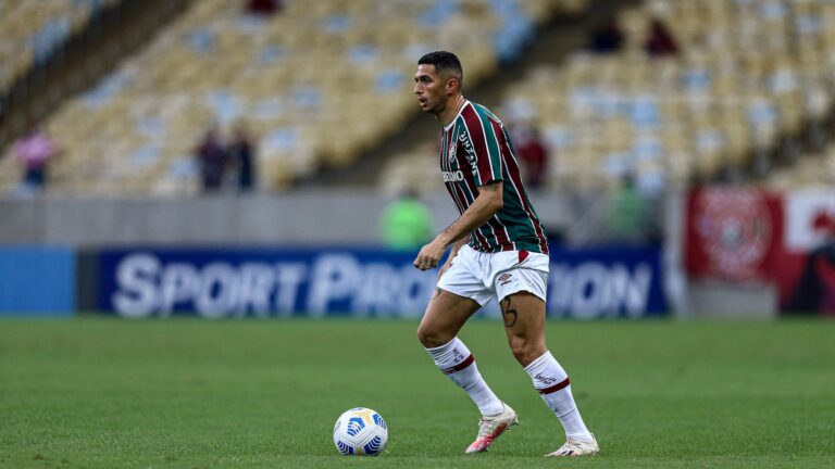 Técnico Marcão sai em defesa de Danilo Barcelos no Fluminense: “Ele nos ajuda”