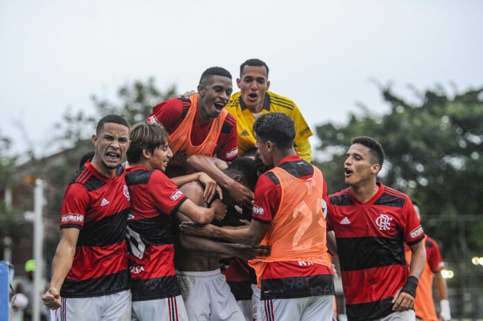 Em jogo marcado por confusão, Flamengo vence o Vasco e encara o São Paulo na semifinal do Brasileiro sub-20