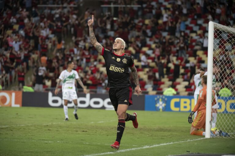 Pedro pede Flamengo focado nos próprios resultados: “Fazer nossa parte”