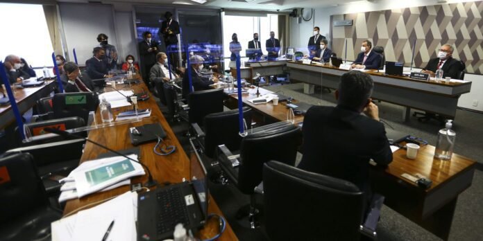 CPI da Pandemia aprova relatório e pede indiciamento de 80 pessoas