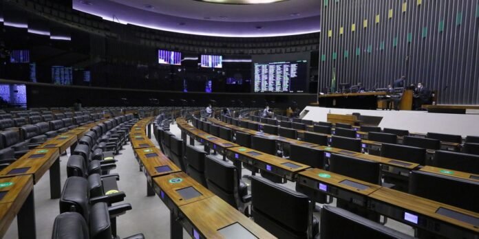 Câmara aprova licença temporária para rádio comunitária na pandemia