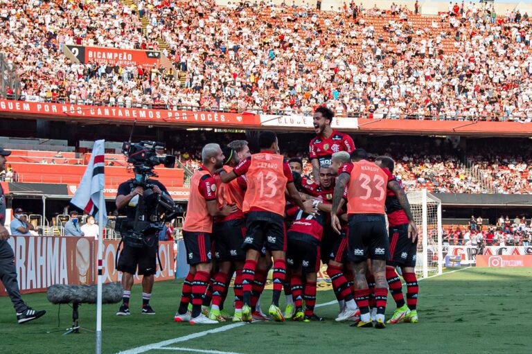 Após golear o São Paulo, Flamengo se reapresenta no Ninho e foca no Corinthians