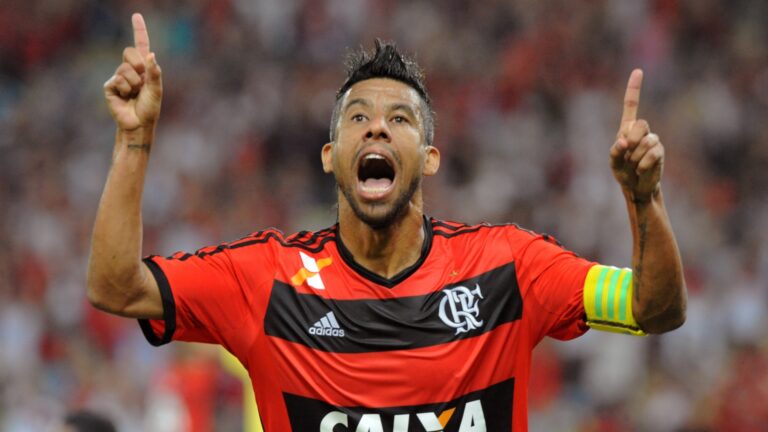 Ex-Flamengo e Grêmio, Léo Moura defende Renato Gaúcho