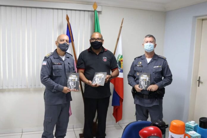 Fiéis da igreja Universal ofertam oração e café da manhã para militares do 10º batalhão de Guarapari