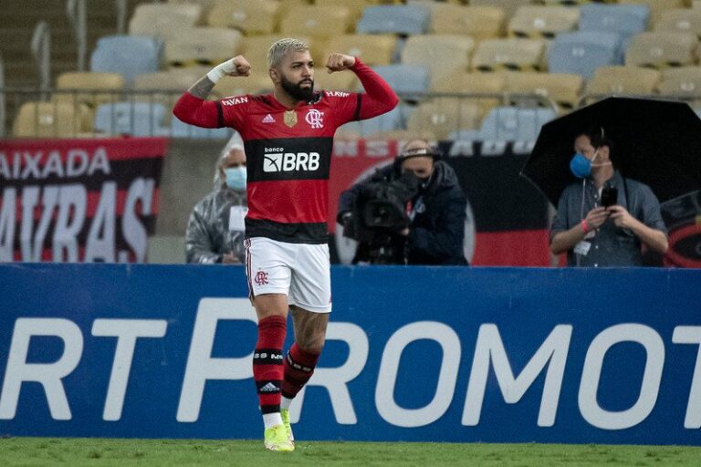 Gabigol exalta marca de 100 gols pelo Flamengo: “Nasci para jogar aqui”
