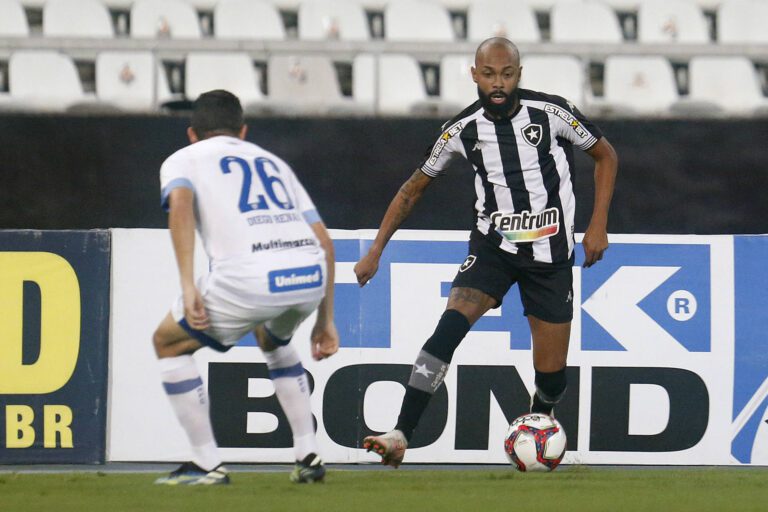 Chay deve reforçar o Botafogo contra o Operário
