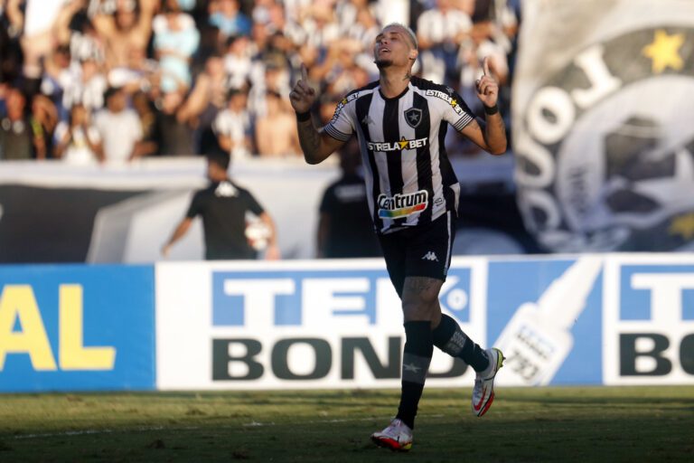 Destaque do Botafogo, Navarro lidera participações diretas em gols na Série B