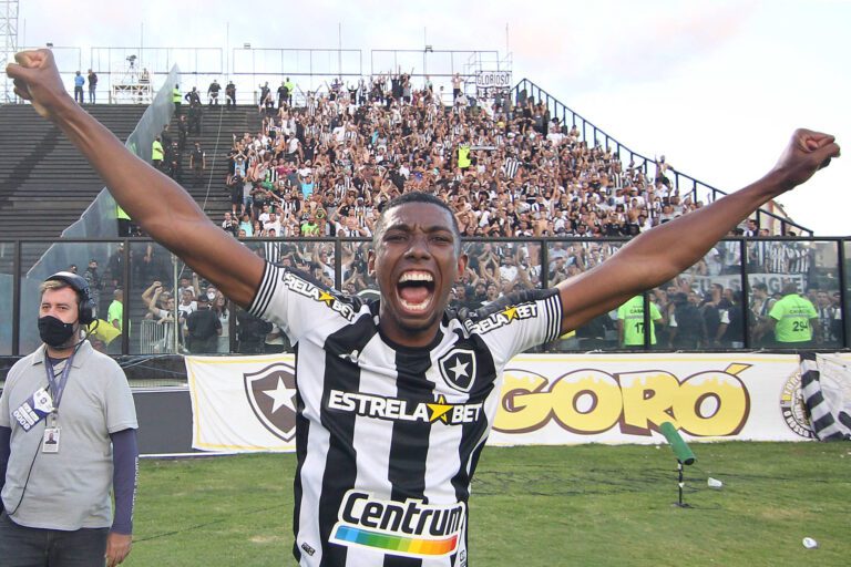 Kanu relembra sofrimento e destaca alegria com título do Botafogo