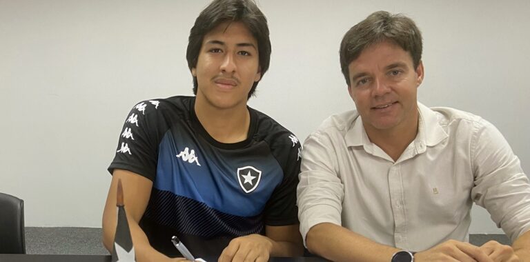 Promessa de 17 anos, Rhenzo mira futuro de sucesso pelo Botafogo