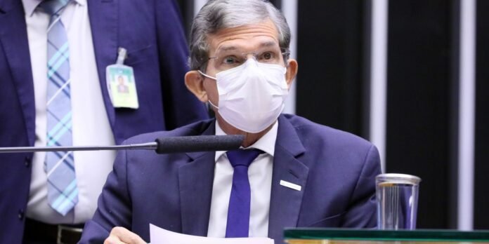 Presidente da Petrobras vai ao Senado explicar preço dos combustíveis