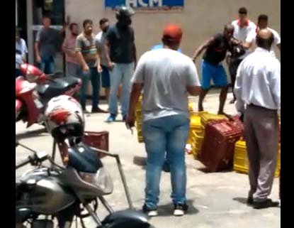 Por causa de cadeira, homem tenta matar funcionário de restaurante em Cachoeiro