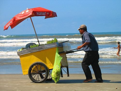 Prefeitura de Guarapari lança edital para cadastramento de ambulantes