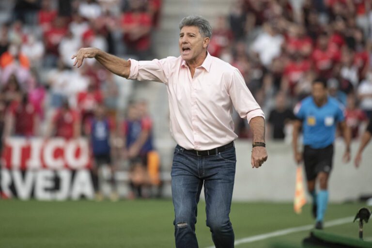 Renato Gaúcho critica atuação da arbitragem em empate do Flamengo