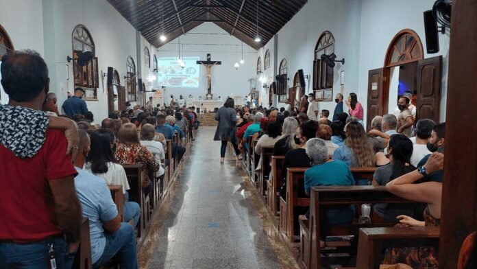 Fieis lotaram a Imaculada Conceição em solenidade de comemoração aos 30 anos da Paróquia em Piúma