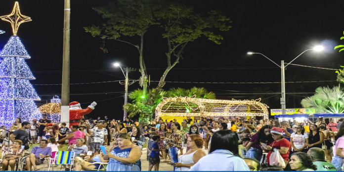 1º Natal Encantado de Piúma promove interação na Praça Dona Carmem, foi lindo