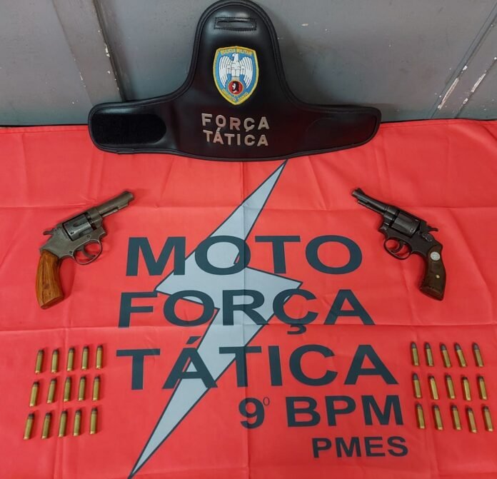 Após denúncias, PM faz cerco a residência e apreende armas no bairro Zumbi