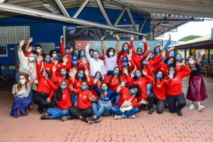 EDP  forma primeira turma de eletricistas exclusivamente feminina