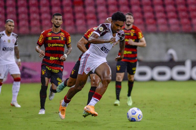 Flamengo acumula tropeços na reta decisiva contra times da parte de baixo