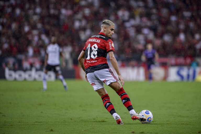 Jornal repercute vontade de Andreas Pereira seguir no Flamengo