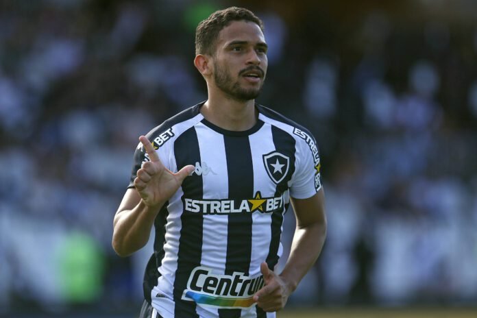 Emprestado pelo Bahia, Marco Antônio torce por permanência no Botafogo