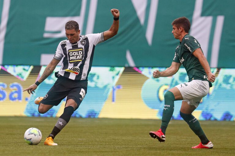 Próximo do Palmeiras, Rafael Navarro marcou golaço no Allianz neste ano
