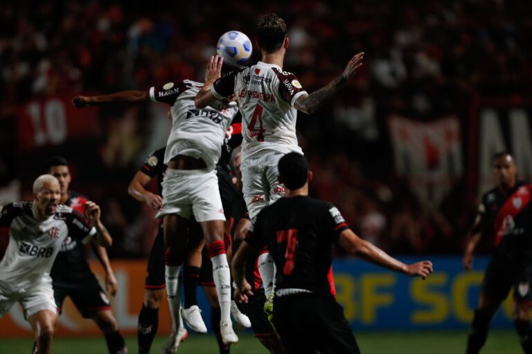 Renê lamenta derrota do Flamengo e já pensa em 2022: ”Temos que olhar para frente”