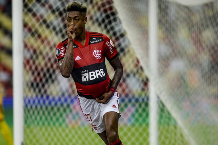 Bruno Henrique completa três anos de Flamengo e ressalta: “Escolha que transformou minha vida”