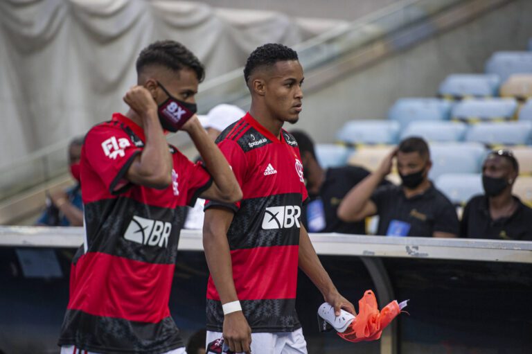 Flamengo estreia com time de jovens contra a Portuguesa