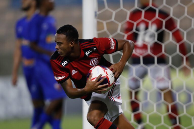 Flamengo sai três atrás, arranca empate do Oeste no fim e conhece próximo rival na Copinha