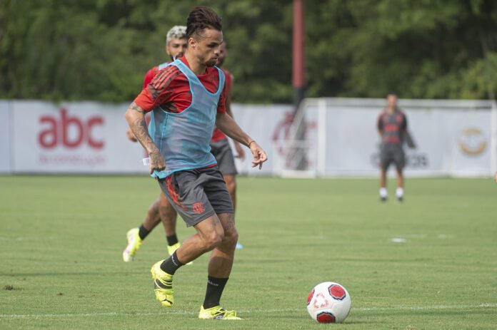 Negociação por Michael trava por desentendimento de valores entre Flamengo e Goiás