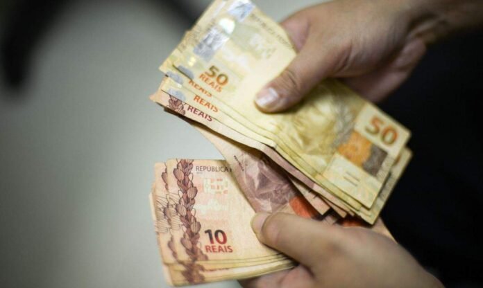 Ômicron preocupa, mas governo não prevê antecipar 13º para aposentados