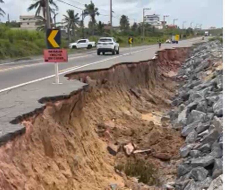 Motoristas preocupados com as chuvas, aumento da erosão e acidentes na Rodovia do Sol em Guarapari