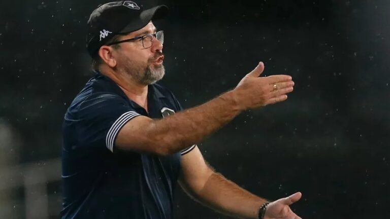 Diretor do Botafogo, André Mazzucco explica demissão de Enderson Moreira