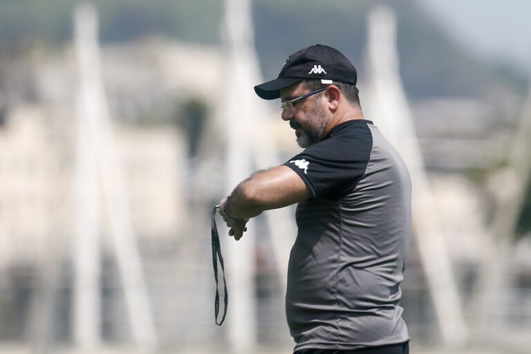 Enderson Moreira é demitido do Botafogo após derrota para o Fluminense