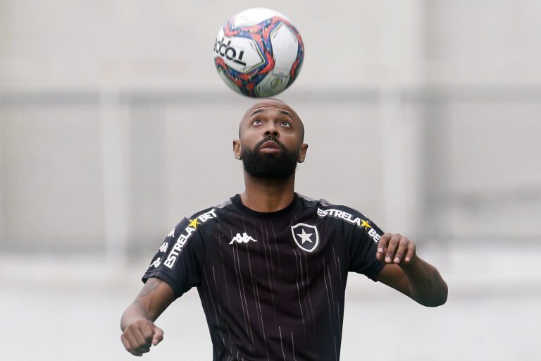 Perto de retornar, Chay se empolga com SAF no Botafogo