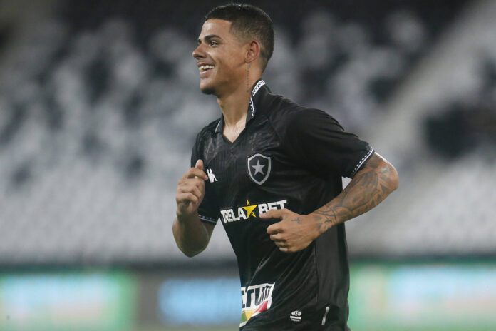 Raí destaca rápida adaptação no profissional e curte primeiro gol pelo Botafogo