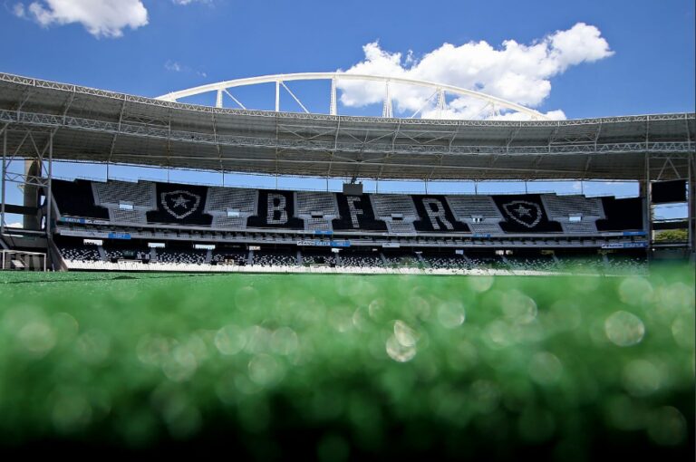 Clássico entre Fluminense e Flamengo será disputado no Nilton Santos