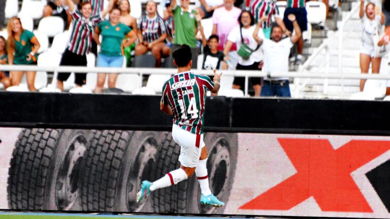 Fluminense bate Portuguesa com gol de Cano e assume liderança do Campeonato Carioca